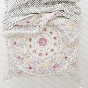 Urban outfitters hand-drawn medallion linen queen comforter